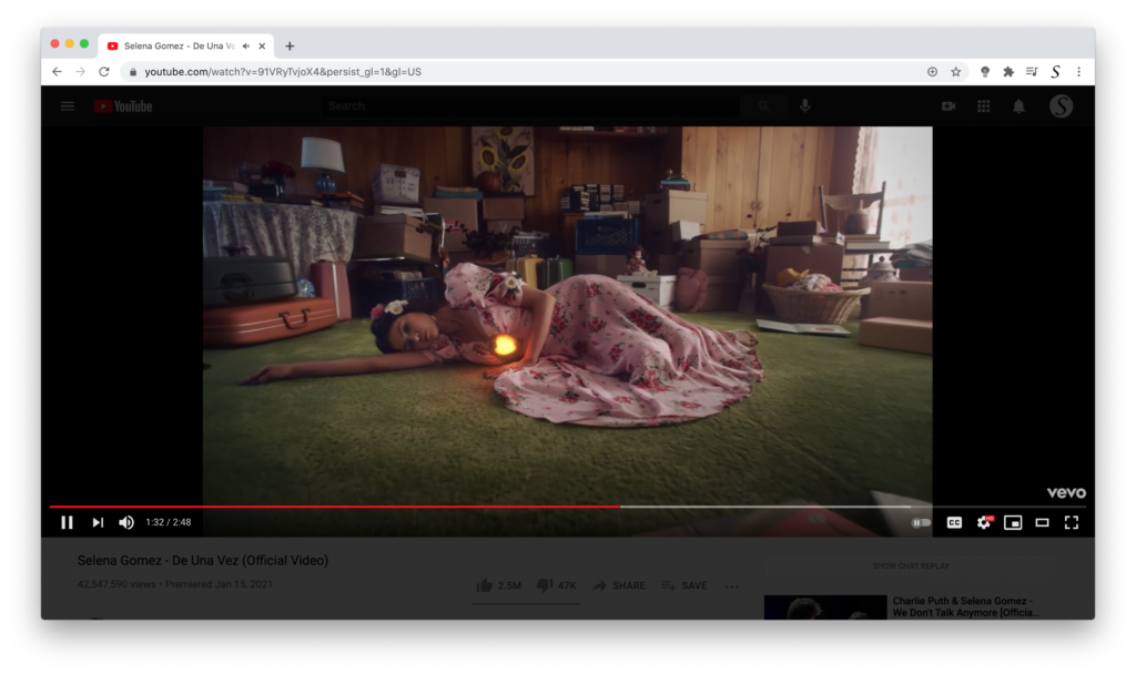 Automatically the YouTube Theater Mode enabled with the Turn Off the Lights browser extension