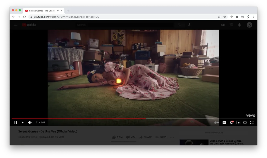Automatically the YouTube Theater Mode enabled with the Turn Off the Lights browser extension